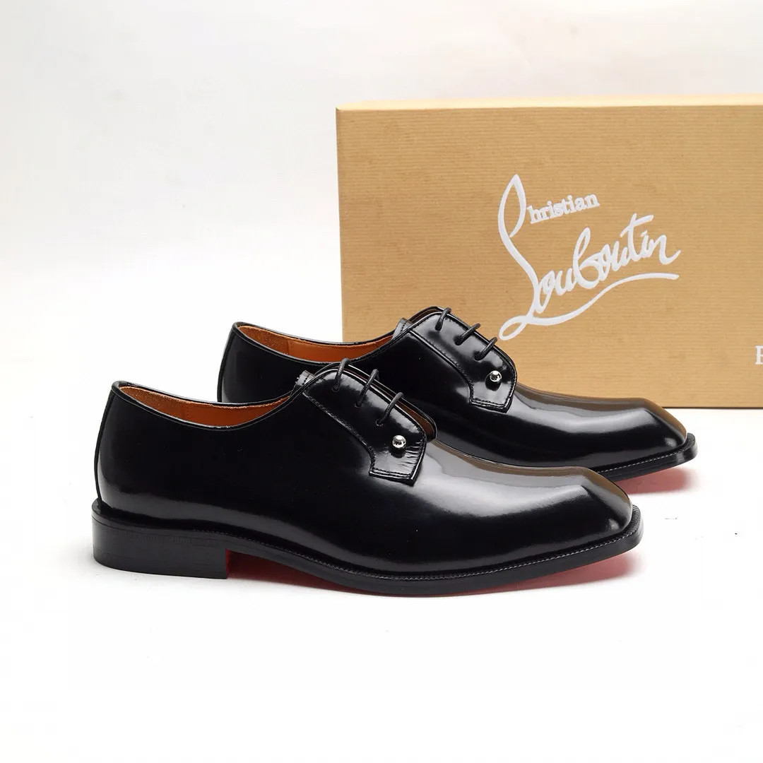 Batch 1,080 yuan 💰••New real shots••CL～High-end men’s 👔casual•loafers with red soles! ••🆑Genuine and top-quality goods from original orders ••✅💯 Purchase goods from top-quality original orders! Original imported patterned cowhide ➕Imported cowhide lining ➕Cowhide feet ➕Original leather outsole~🉑️Feel free to compare the authentic ones! Size: 38-44 (45.46.47 can be customized)